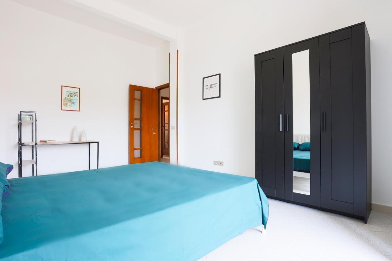 Bright Apartment Near The Sea With Parking Salerno Eksteriør bilde