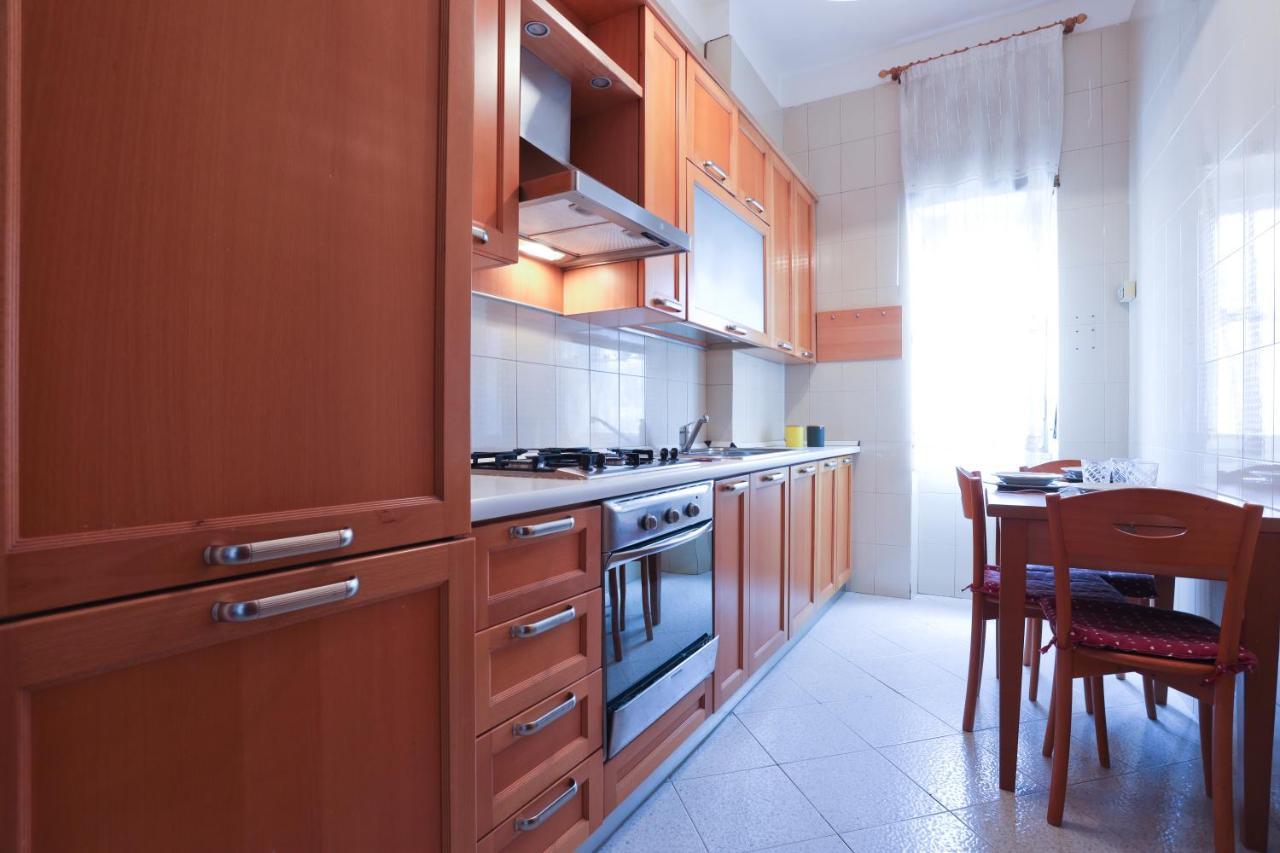 Bright Apartment Near The Sea With Parking Salerno Eksteriør bilde