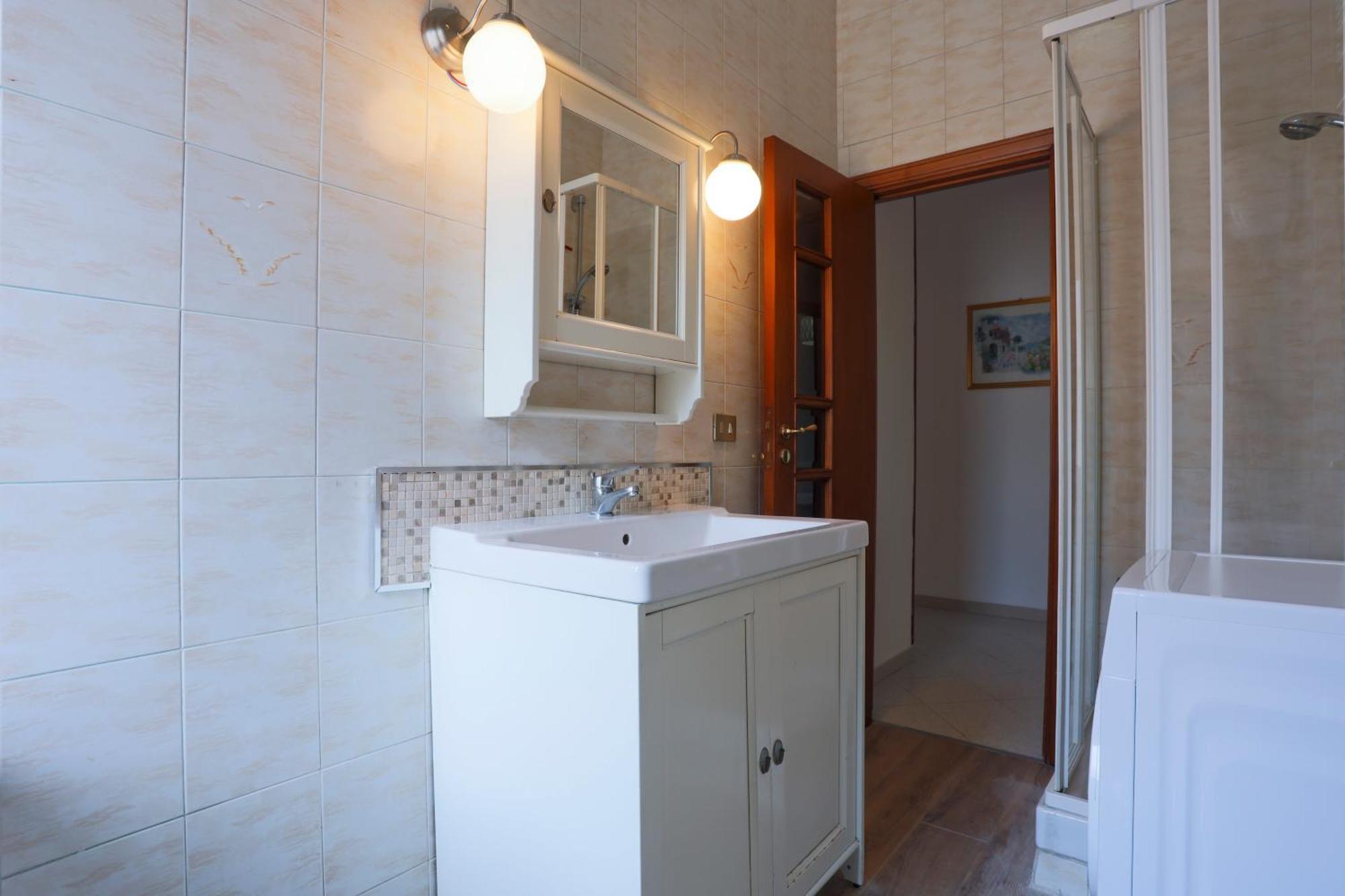 Bright Apartment Near The Sea With Parking Salerno Eksteriør bilde